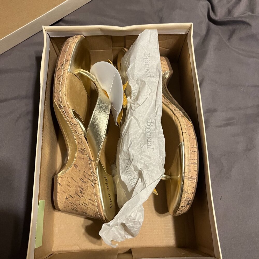 Bjorndal "Lana" Women's Size 9 Sandals 2.5" Cork Heel - new in box - Picture 5 of 6